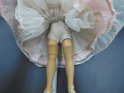 jill pink leg view